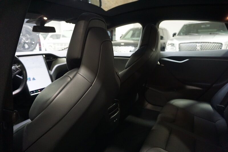 Tesla Model S Vehicle Full-screen Gallery Image 24