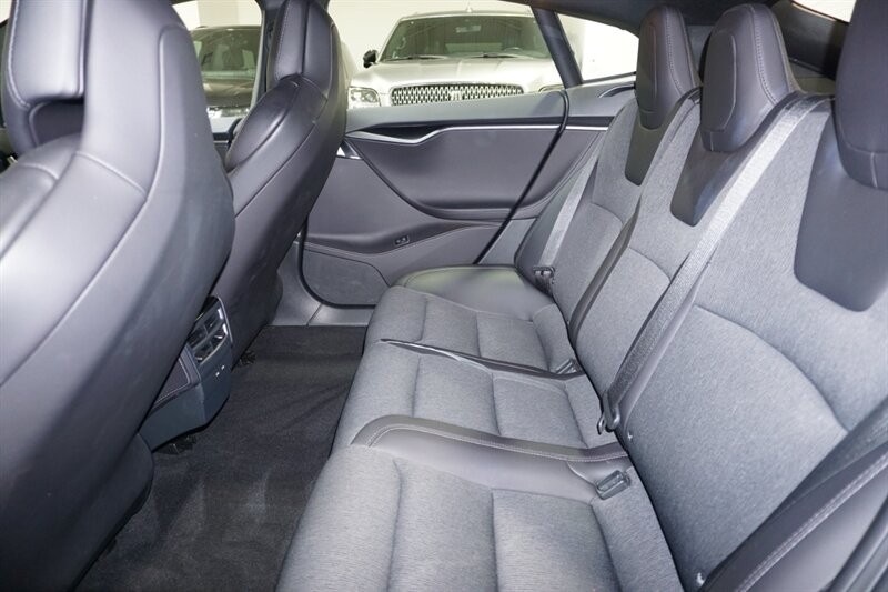 Tesla Model S Vehicle Full-screen Gallery Image 27