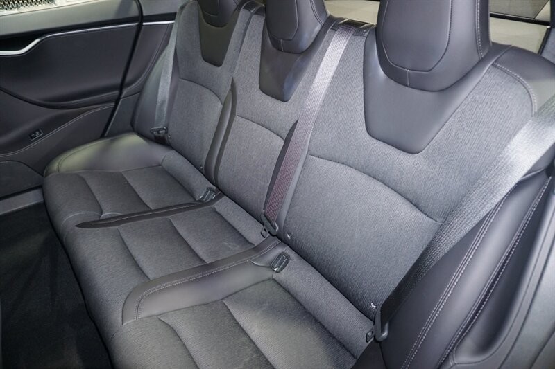 Tesla Model S Vehicle Full-screen Gallery Image 28