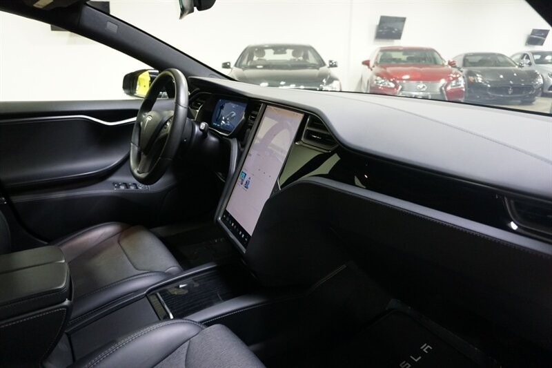 Tesla Model S Vehicle Full-screen Gallery Image 34