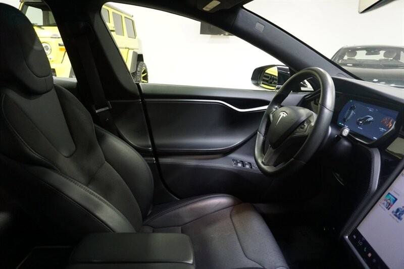 Tesla Model S Vehicle Full-screen Gallery Image 35