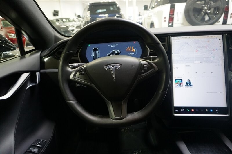 Tesla Model S Vehicle Full-screen Gallery Image 38