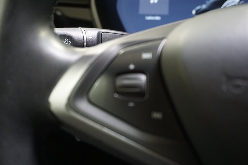 Tesla Model S Vehicle Full-screen Gallery Image 40