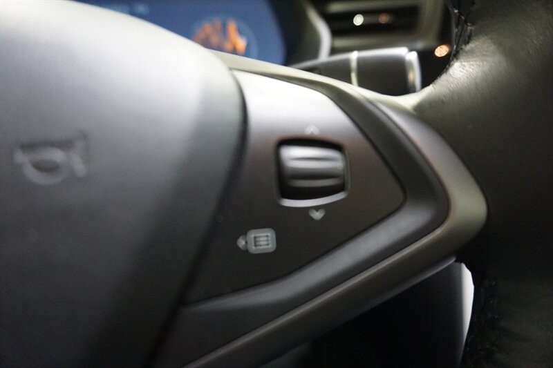 Tesla Model S Vehicle Full-screen Gallery Image 41