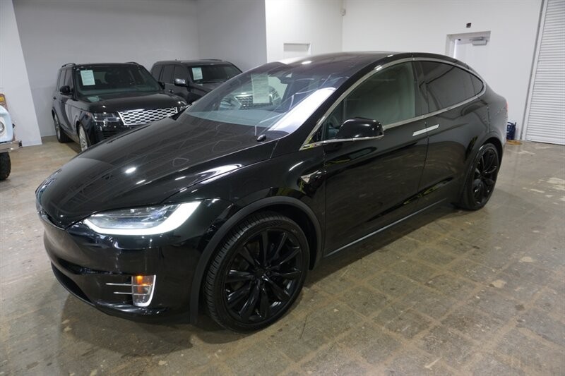 Tesla Model X Long Range Vehicle Full-screen Gallery Image 01