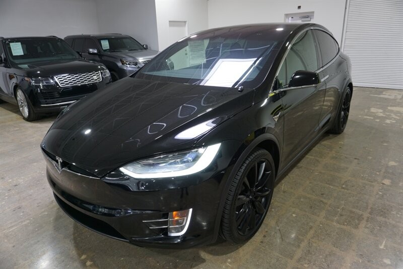 Tesla Model X Long Range Vehicle Full-screen Gallery Image 02