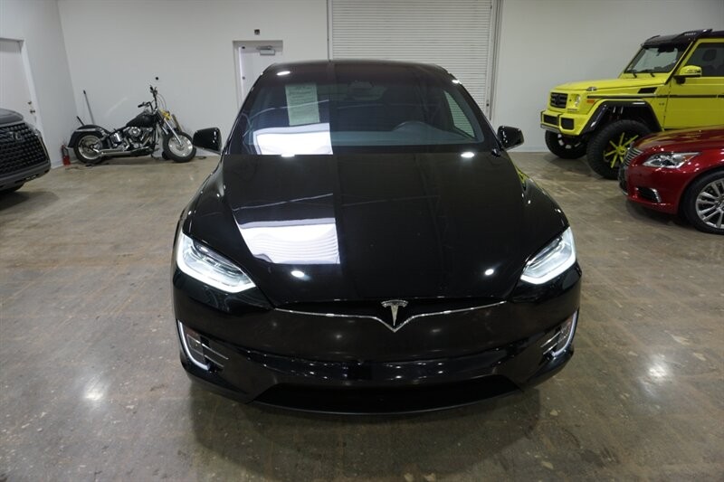 Tesla Model X Long Range Vehicle Full-screen Gallery Image 16