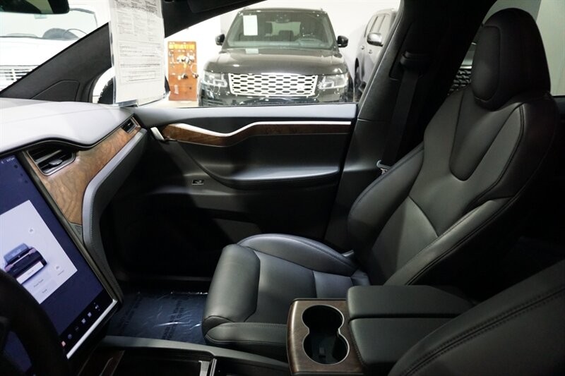 Tesla Model X Long Range Vehicle Full-screen Gallery Image 19