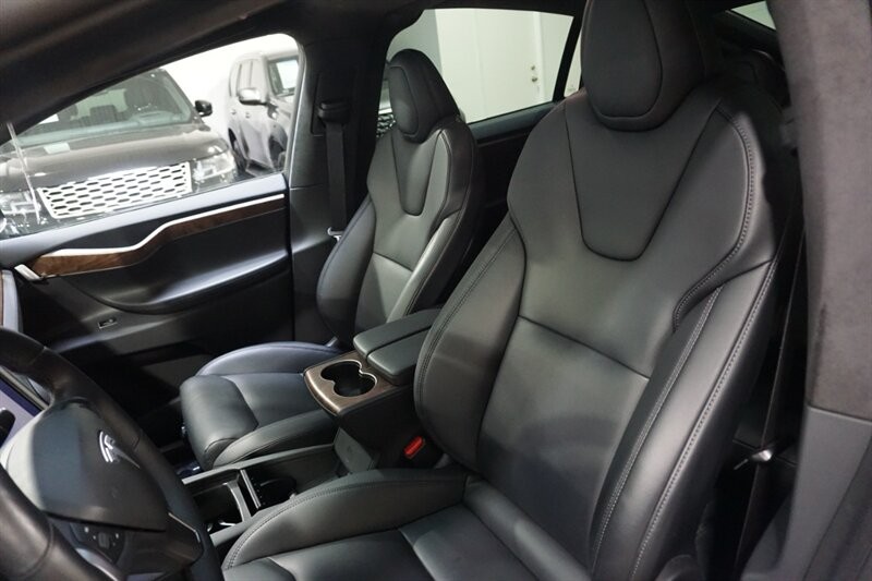 Tesla Model X Long Range Vehicle Full-screen Gallery Image 21