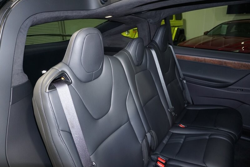 Tesla Model X Long Range Vehicle Full-screen Gallery Image 29