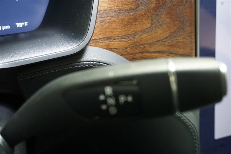 Tesla Model X Long Range Vehicle Full-screen Gallery Image 38