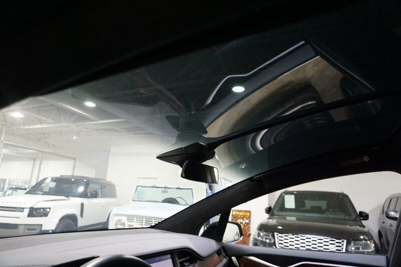 Tesla Model X Long Range Vehicle Full-screen Gallery Image 47