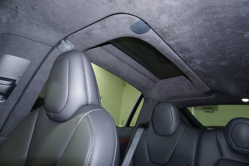 Tesla Model X Long Range Vehicle Full-screen Gallery Image 48