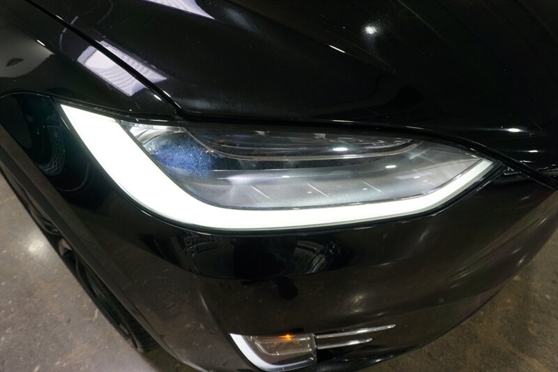 Tesla Model X Long Range Vehicle Full-screen Gallery Image 50