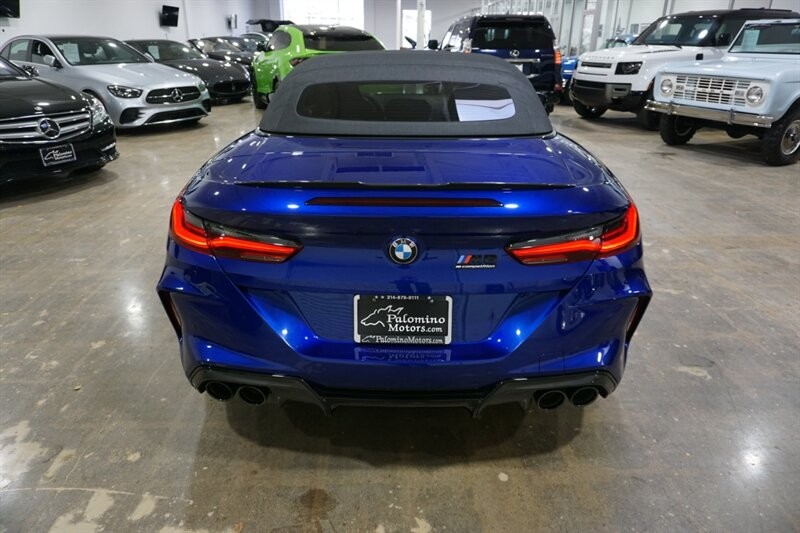 BMW M8 Vehicle Full-screen Gallery Image 08