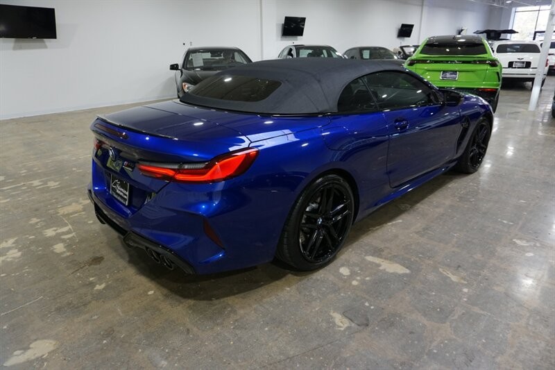 BMW M8 Vehicle Full-screen Gallery Image 09