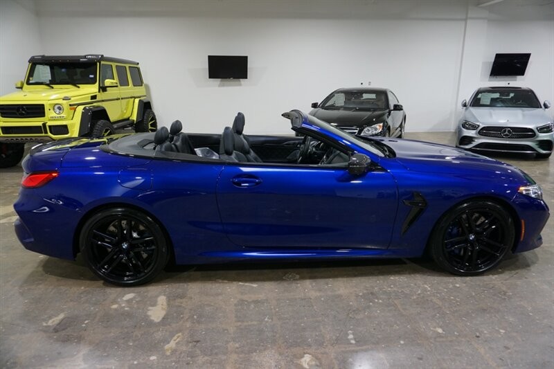 BMW M8 Vehicle Full-screen Gallery Image 19