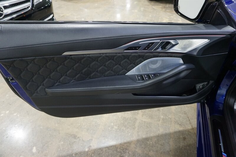 BMW M8 Vehicle Full-screen Gallery Image 21