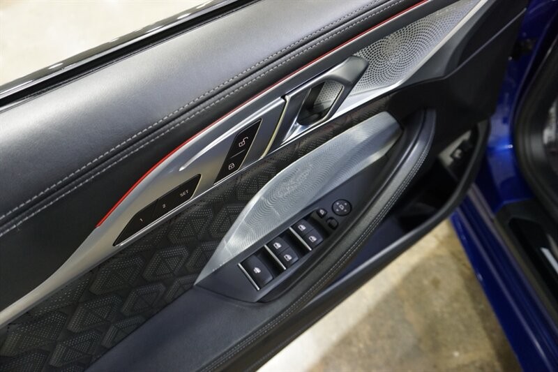 BMW M8 Vehicle Full-screen Gallery Image 22