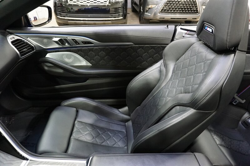 BMW M8 Vehicle Full-screen Gallery Image 24