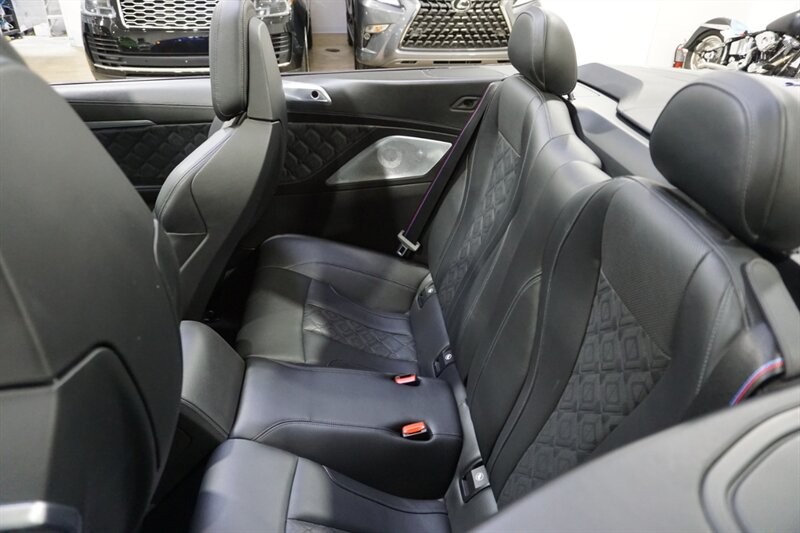 BMW M8 Vehicle Full-screen Gallery Image 29