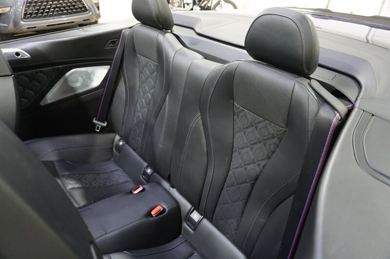 BMW M8 Vehicle Full-screen Gallery Image 30