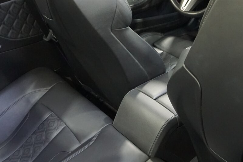 BMW M8 Vehicle Full-screen Gallery Image 32