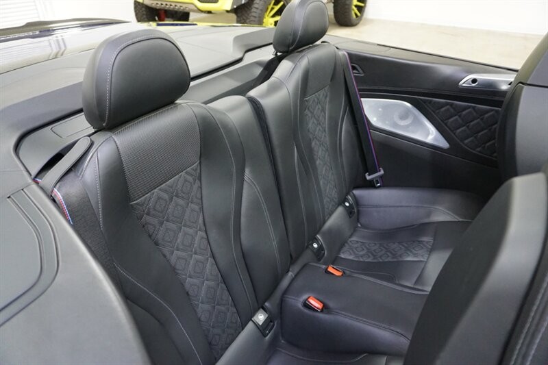 BMW M8 Vehicle Full-screen Gallery Image 35