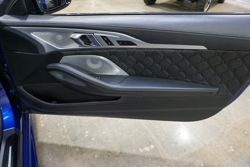 BMW M8 Vehicle Full-screen Gallery Image 36