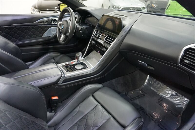 BMW M8 Vehicle Full-screen Gallery Image 38