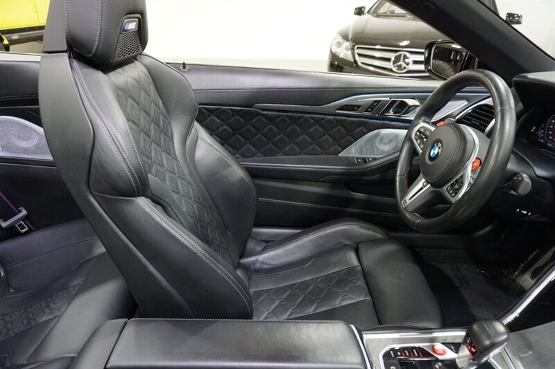 BMW M8 Vehicle Full-screen Gallery Image 39