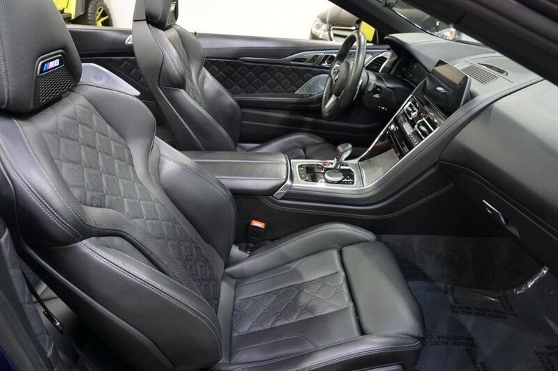 BMW M8 Vehicle Full-screen Gallery Image 40