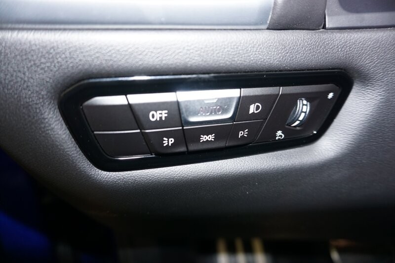 BMW M8 Vehicle Full-screen Gallery Image 45