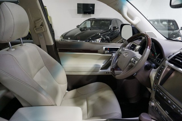 2019 Lexus GX PREMIUM photo 37