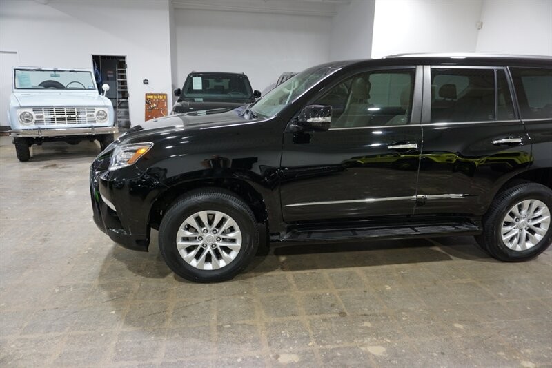 Lexus GX 460 460 Vehicle Full-screen Gallery Image 03