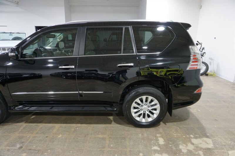 Lexus GX 460 460 Vehicle Full-screen Gallery Image 04