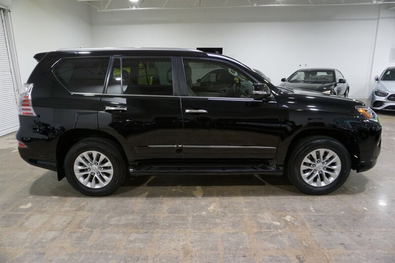 Lexus GX 460 460 Vehicle Full-screen Gallery Image 11