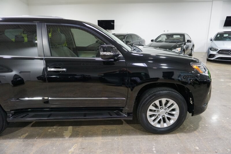 Lexus GX 460 460 Vehicle Full-screen Gallery Image 13