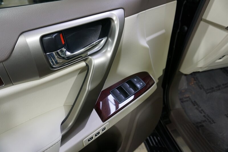 Lexus GX 460 460 Vehicle Full-screen Gallery Image 18