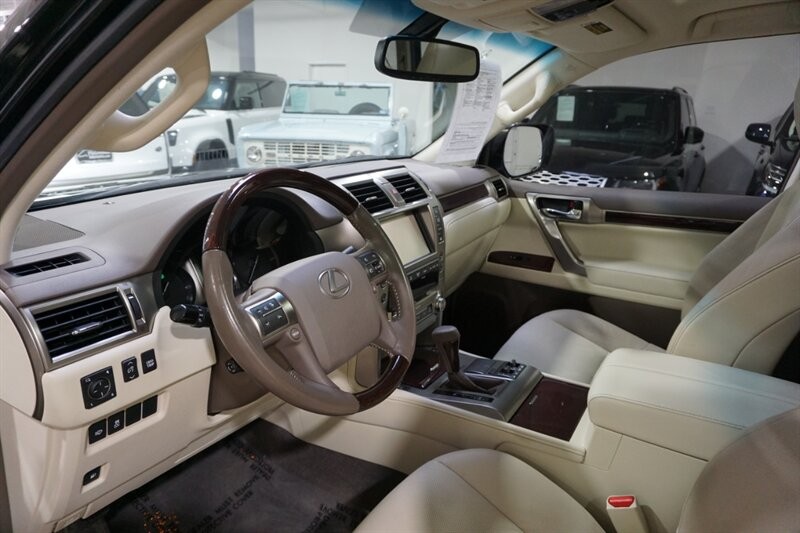 Lexus GX 460 460 Vehicle Full-screen Gallery Image 19
