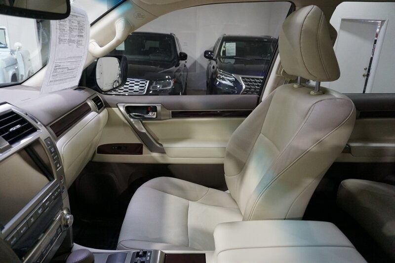Lexus GX 460 460 Vehicle Full-screen Gallery Image 20