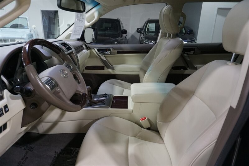 Lexus GX 460 460 Vehicle Full-screen Gallery Image 21