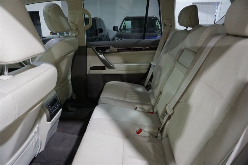 Lexus GX 460 460 Vehicle Full-screen Gallery Image 26