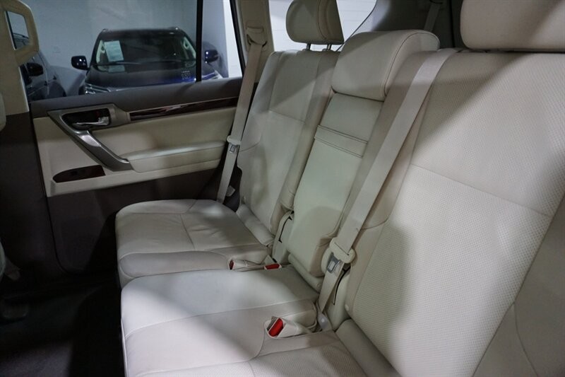 Lexus GX 460 460 Vehicle Full-screen Gallery Image 27