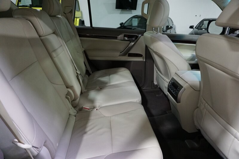 Lexus GX 460 460 Vehicle Full-screen Gallery Image 33