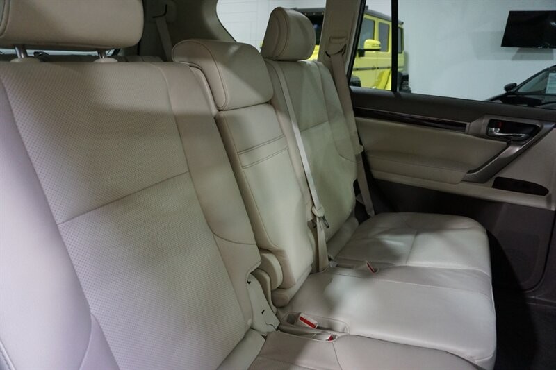 Lexus GX 460 460 Vehicle Full-screen Gallery Image 34