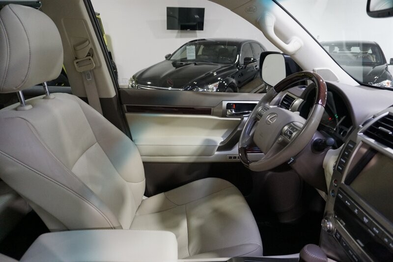Lexus GX 460 460 Vehicle Full-screen Gallery Image 38