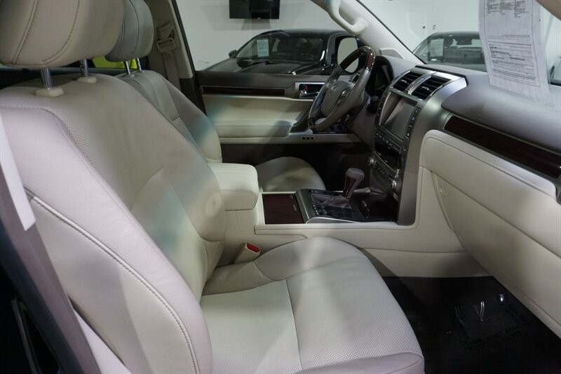 Lexus GX 460 460 Vehicle Full-screen Gallery Image 39