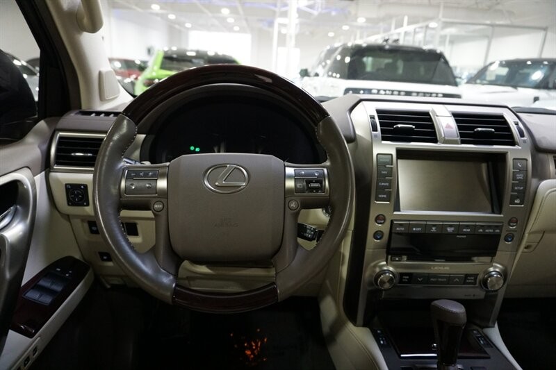 Lexus GX 460 460 Vehicle Full-screen Gallery Image 41