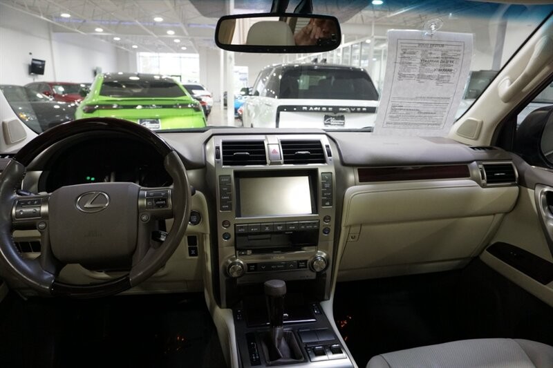 Lexus GX 460 460 Vehicle Full-screen Gallery Image 42